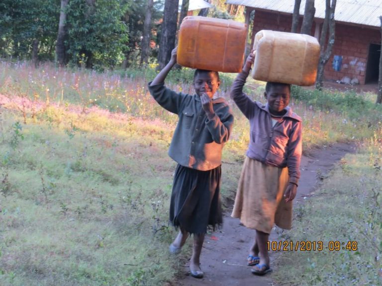 RUCADEV providing portable water to lcal communities. TRIP TO CAMEROON 2013 by RUCADEV (23)